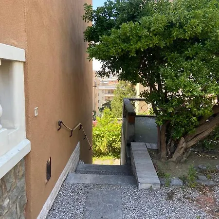 Casetta Bifamiliare Vicino Al Centro